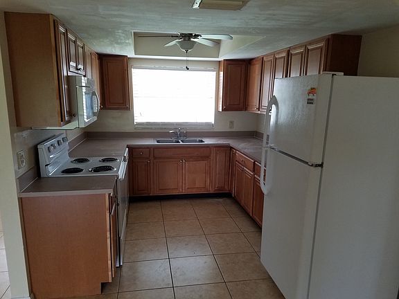 4th image of 1108 SE 23rd Ter