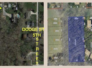 3852 Public Square W Half, Le Claire, IA 52753