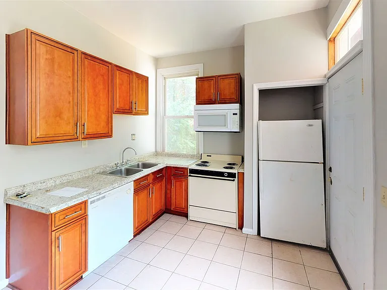 426 Ada St — Photo 3