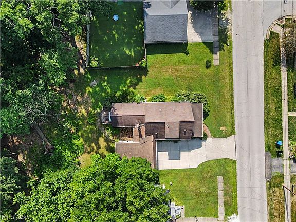 3rd image of 1026 Francis Ave