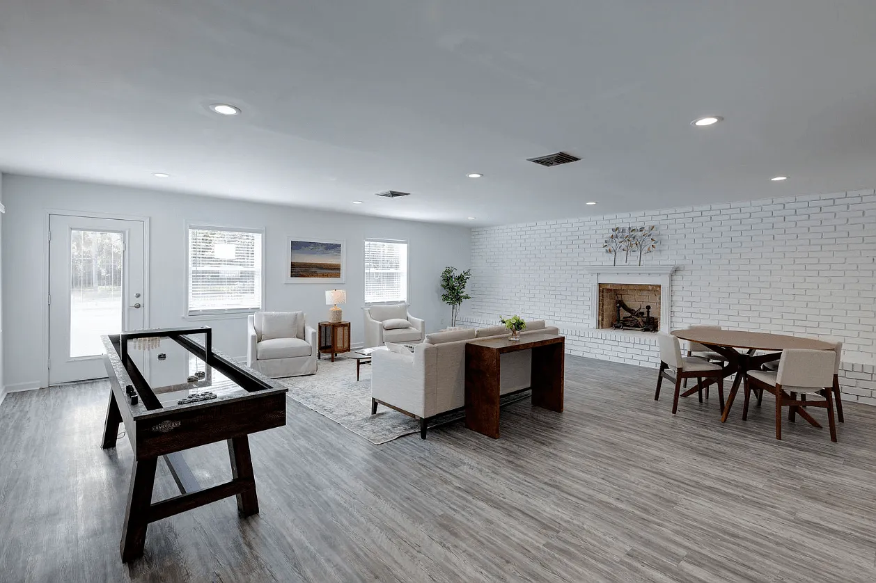 Savan Pointe — Photo 1