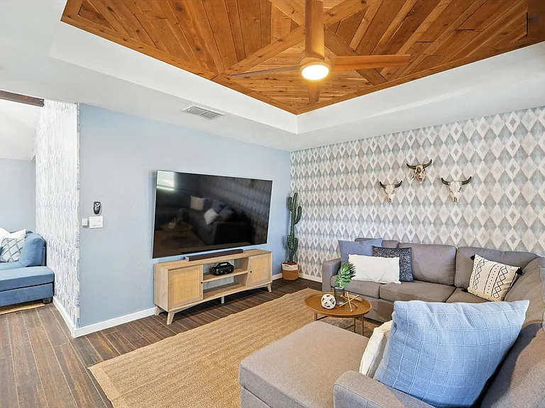 749 Western Trl — Photo 18