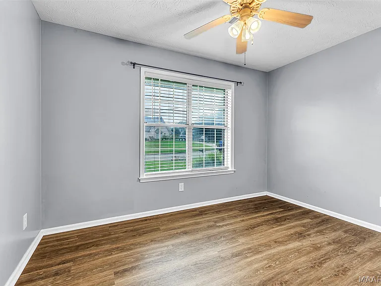 140 Livingston Cir — Photo 24