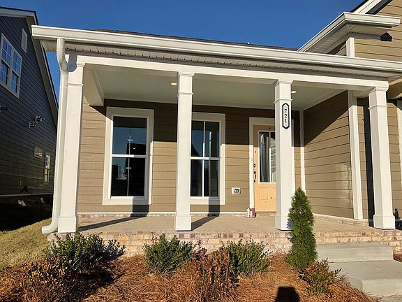 2nd image of 721 Goswell Dr
