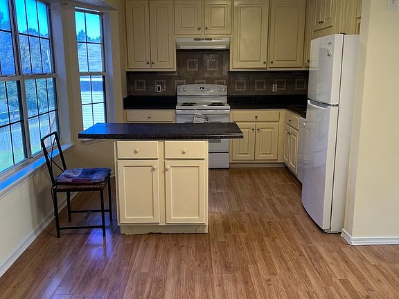 3rd image of 4720 33rd Ave E