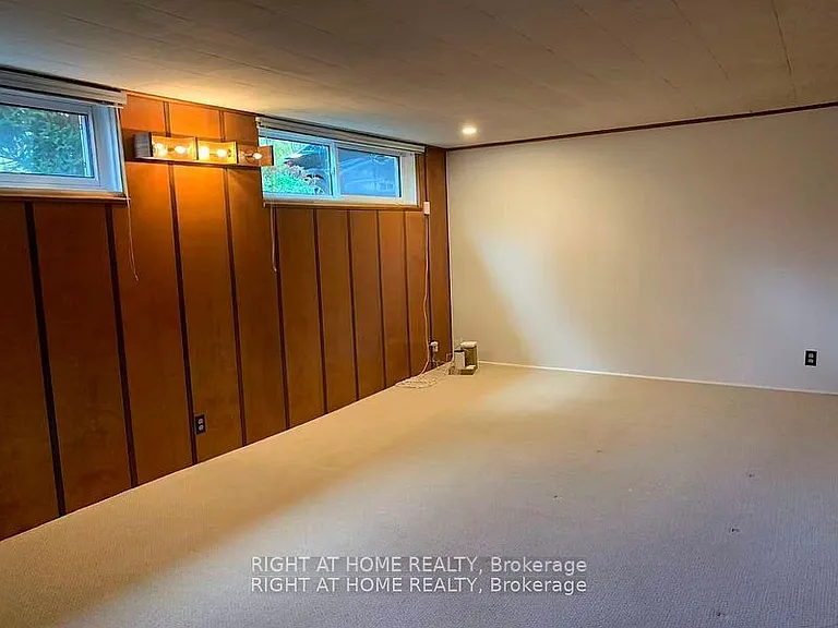 23 Fenelon Dr — Photo 15