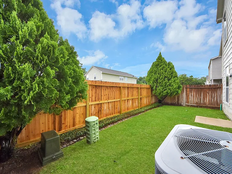 10062 Hillside Bayou Dr — Photo 46