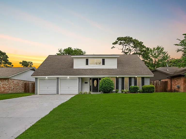 14527 Duncannon Dr — Photo 1