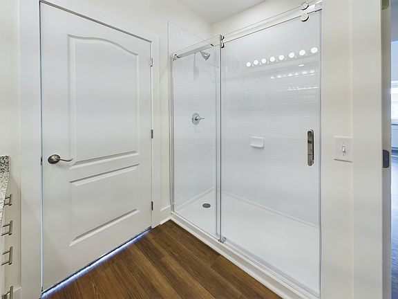 3rd image of 675 Victory Ln #11-201