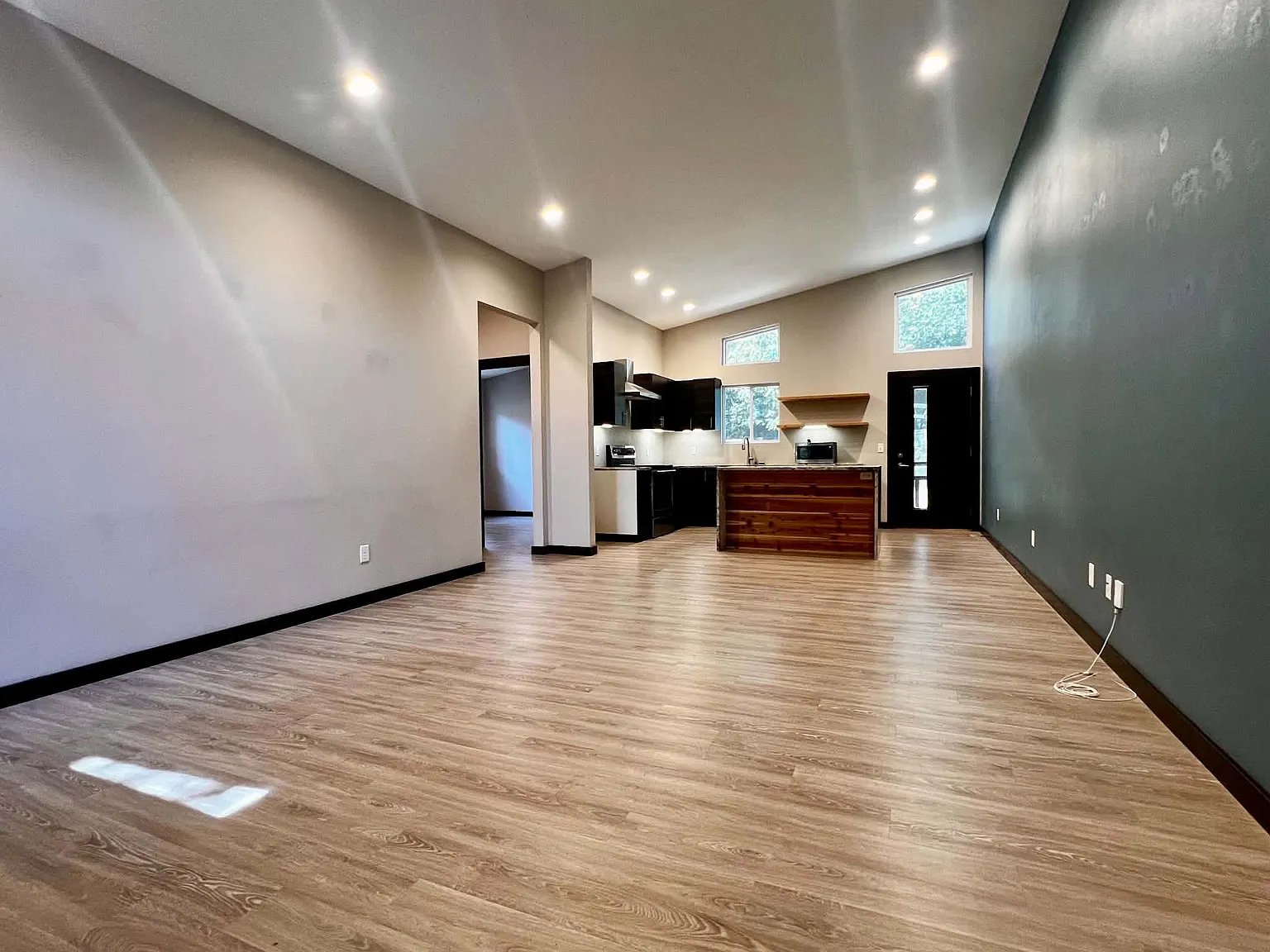 3 bed, 1280 sqft, $1,595 — Photo 2