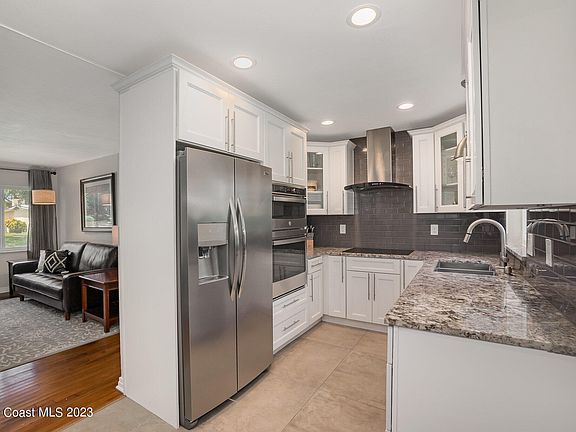5th image of 115 S Indian Cir