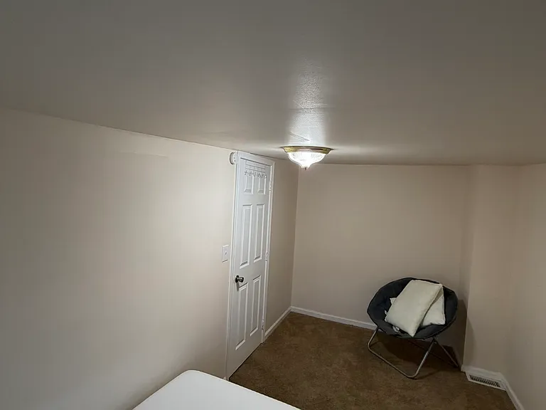 395 W Liberty St — Photo 2