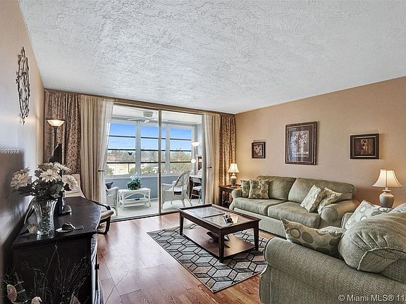 3rd image of 2841 Somerset Dr APT 318