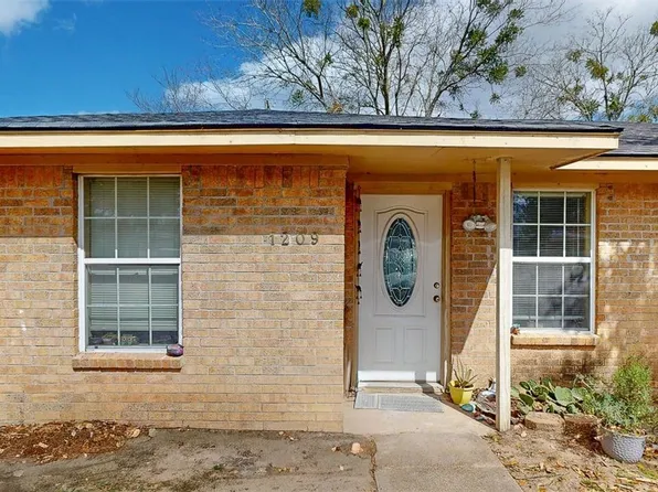 1209 Georgia St, College Station, TX 77840