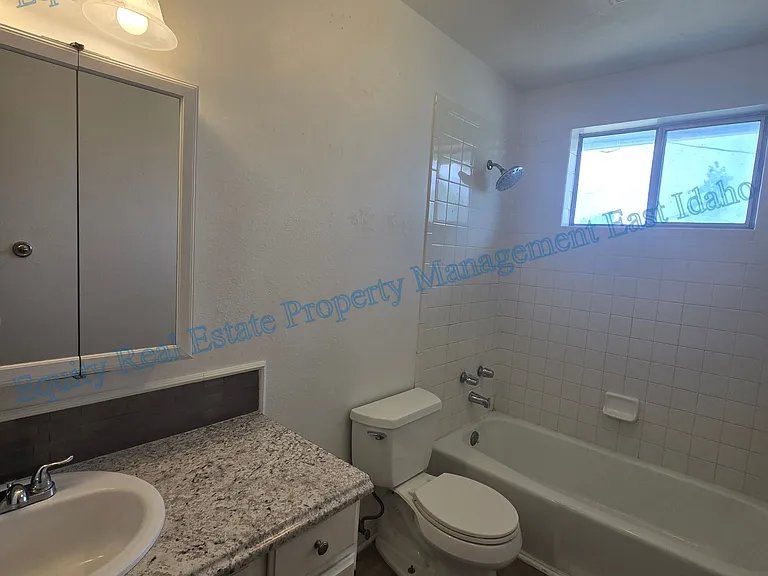 ID - 848, 852, 854, 856 Bryan Rd - LB - 854 — Photo 20