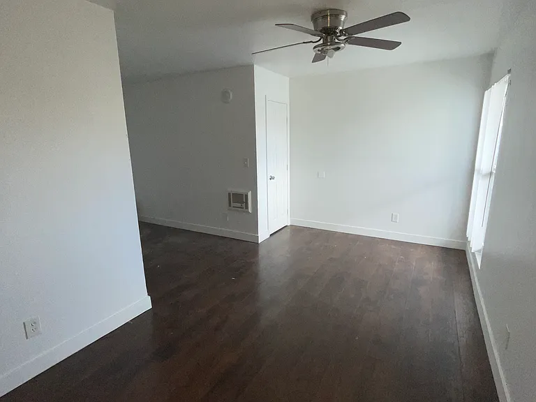 4131 Van Dyke Ave #4 — Photo 10