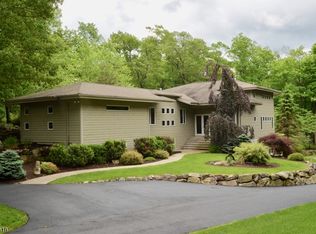 102 Stonehedge Ln, Sparta, NJ 07871