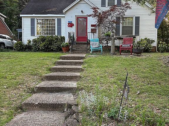 2nd image of 625 Magnolia Dr