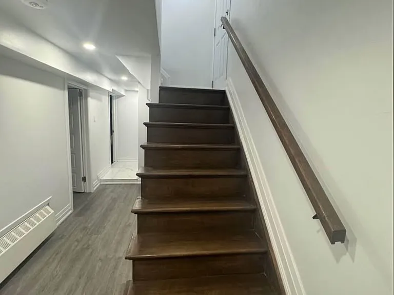 148 Cosburn Ave S #BASEMENT — Photo 2
