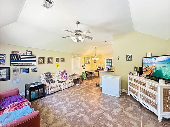 3rd image of 20368 Fairhaven Rd
