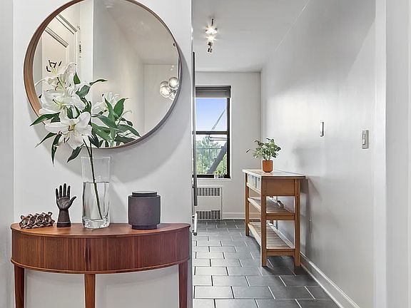 4th image of 202 Seeley St APT 4E