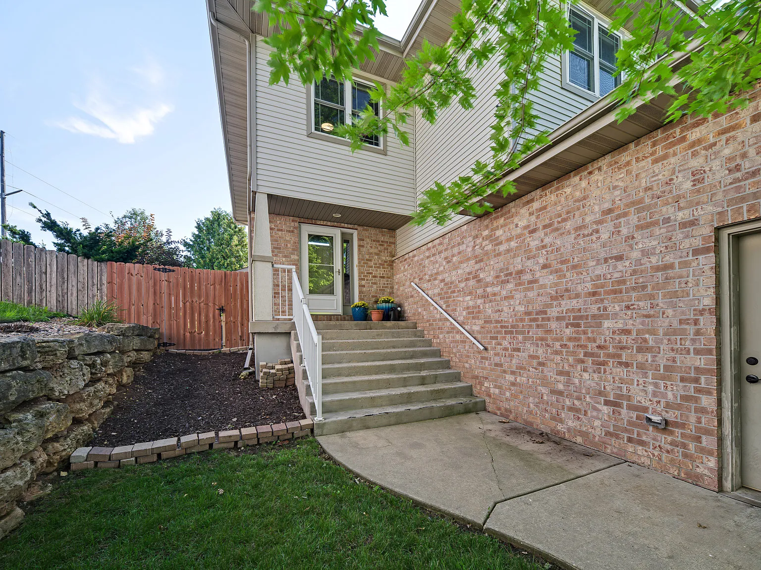 4 bed, 2851 sqft, $3,500 — Photo 3