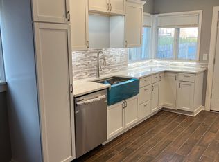 628 5th St, Aurora, IL 60505