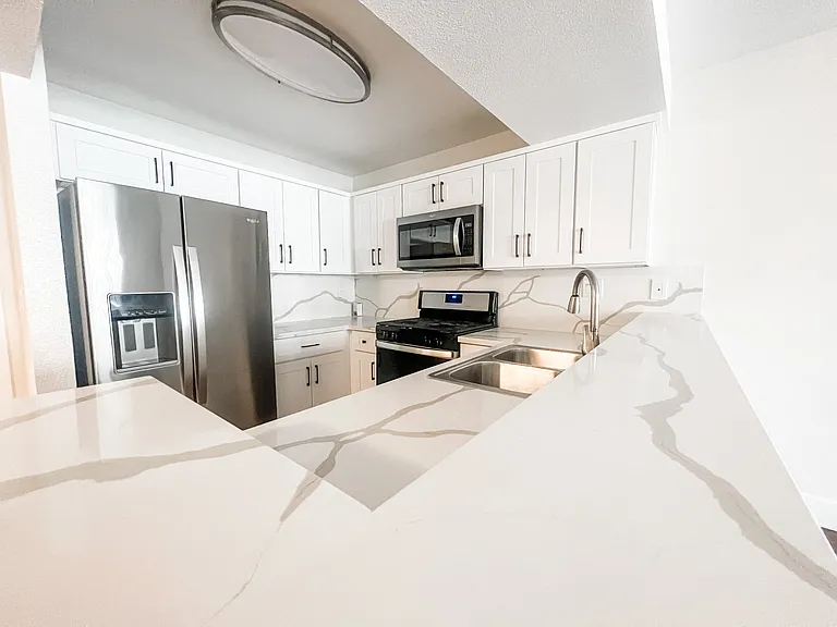 Park Regency Apartments — Photo 10