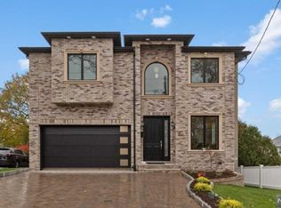 960 Ray Ave, Ridgefield, NJ 07657