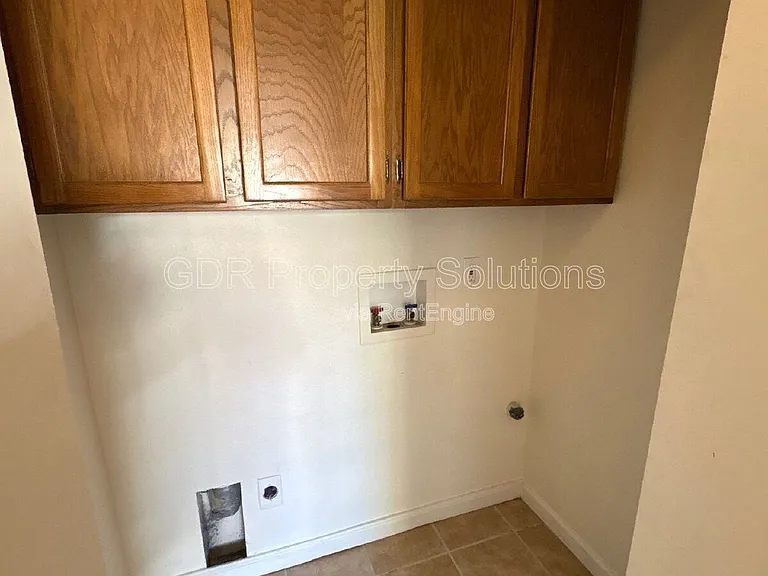 704 Fruit Ave NW — Photo 4