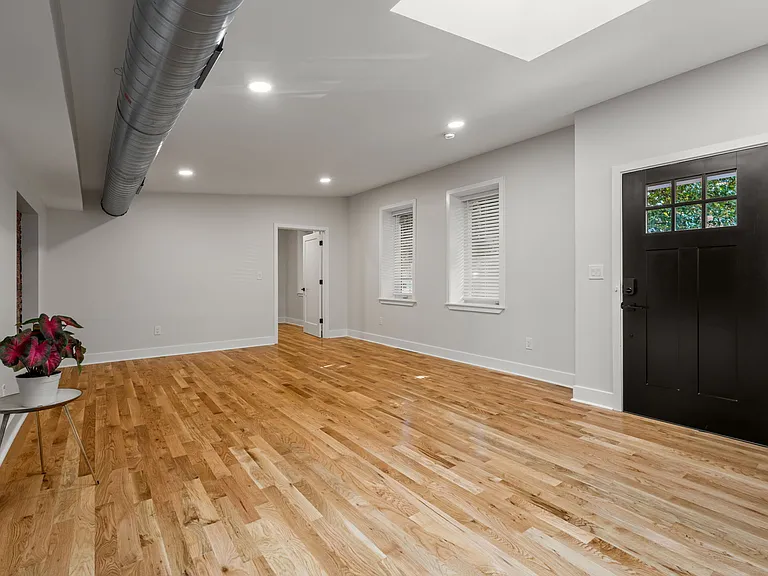 1629 E Eyre St — Photo 19