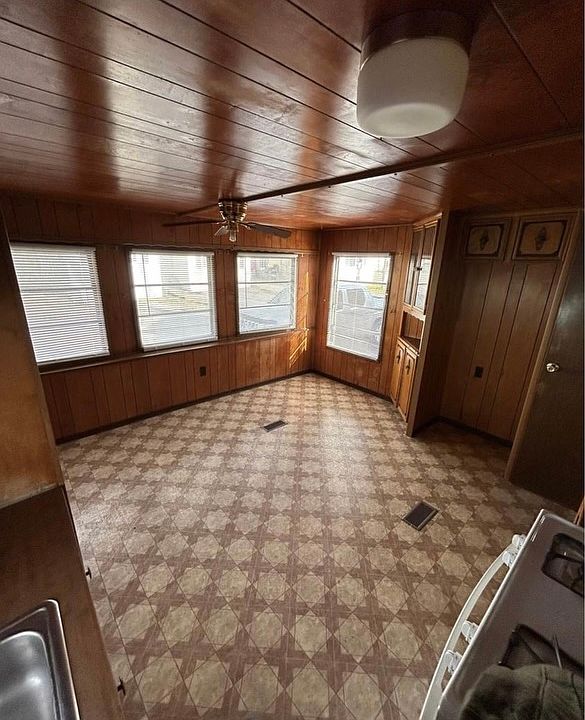 1st image of 905 W 37th Ave #13