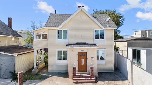 333 William St Photo 1