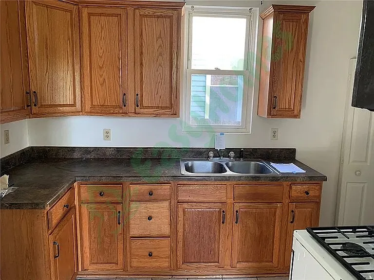 230 Locust St — Photo 3