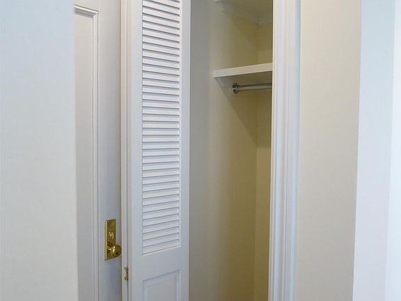 4th image of 512 E 79th St APT 5B