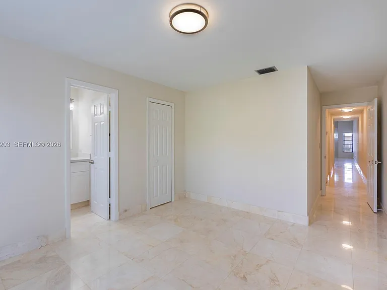 2733 SW 31st Pl #A — Photo 16