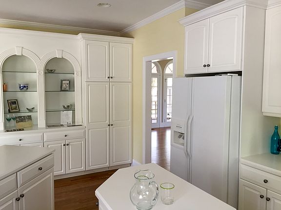 4th image of 211 W Glenview Dr
