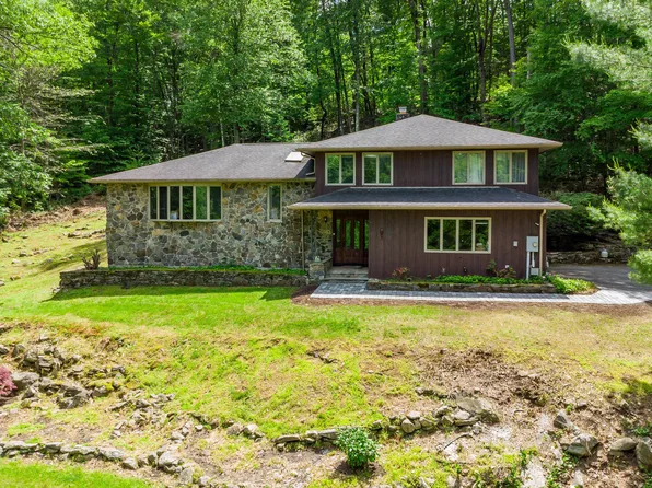 14 Old Bridge Road West, New Fairfield, CT 06812