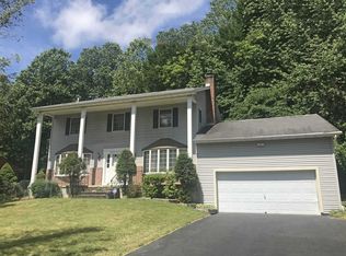4 Kellerhause Dr, Poughkeepsie, NY 12603