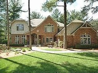 5544 River Ridge Dr, Brighton, MI 48116