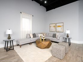 32686 Woodward Ave, Royal Oak, MI