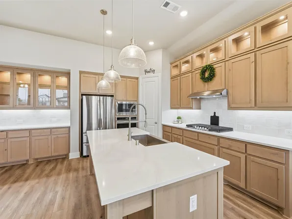 1205 S Roundwash Way, Midlothian, TX 76065