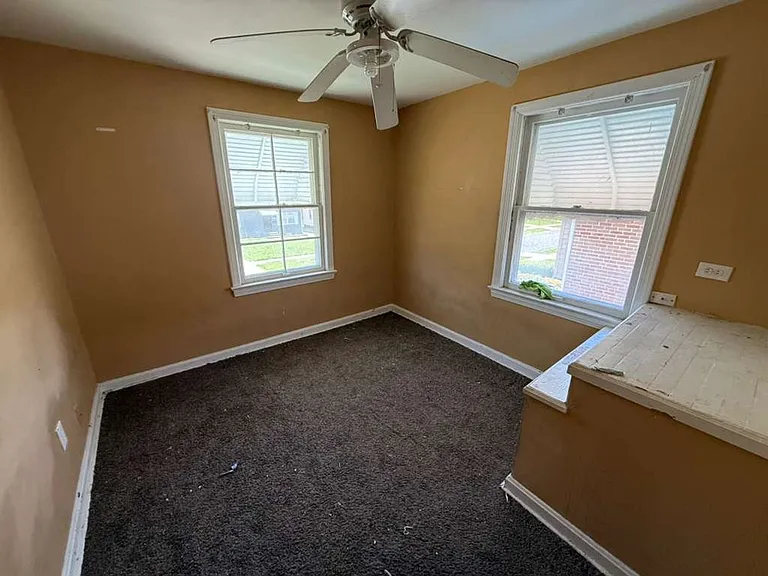 5470 Hollywood Ave — Photo 4