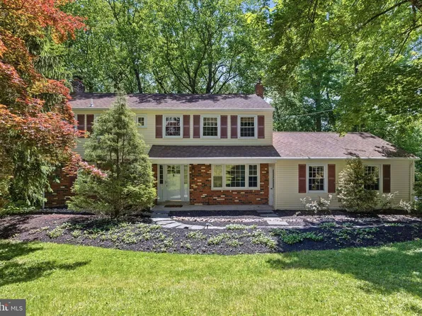 16 N Longpoint Ln, Rose Valley, PA 19063