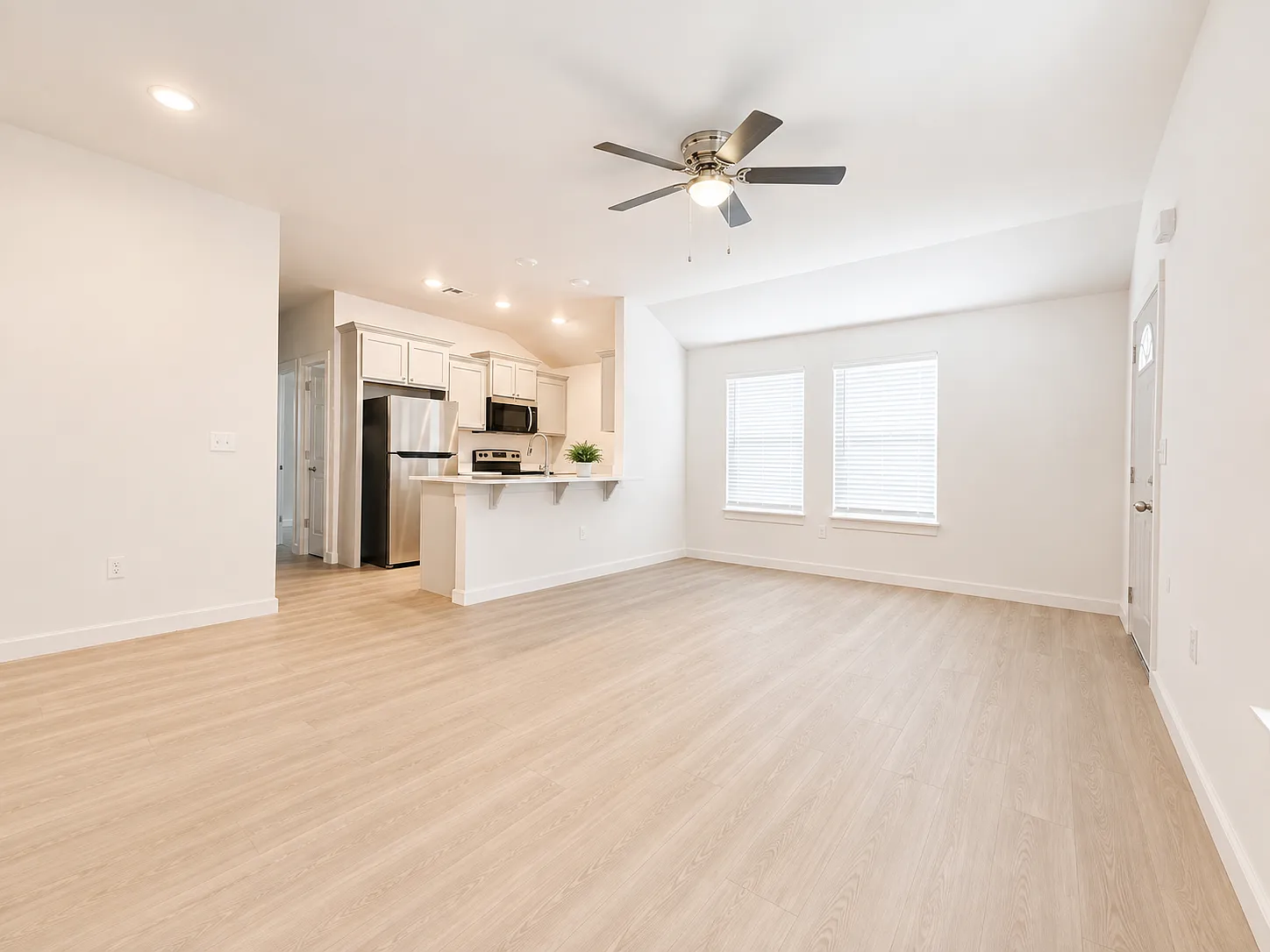 3 bed, 1150 sqft, $1,350 — Photo 1