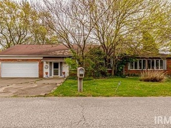 211 Phelps Dr, Newburgh, IN 47630