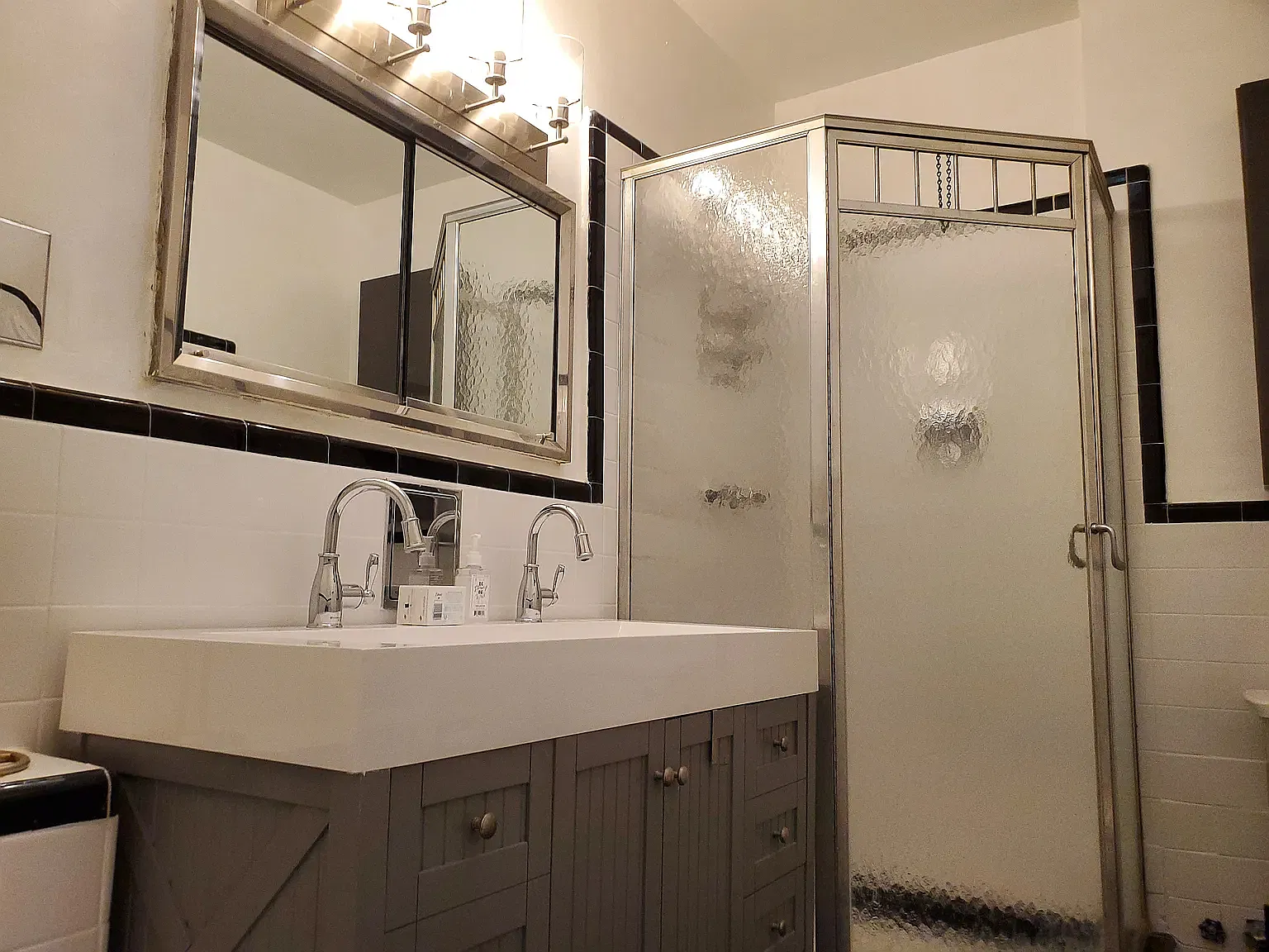 615 East 55th Street — Photo 3