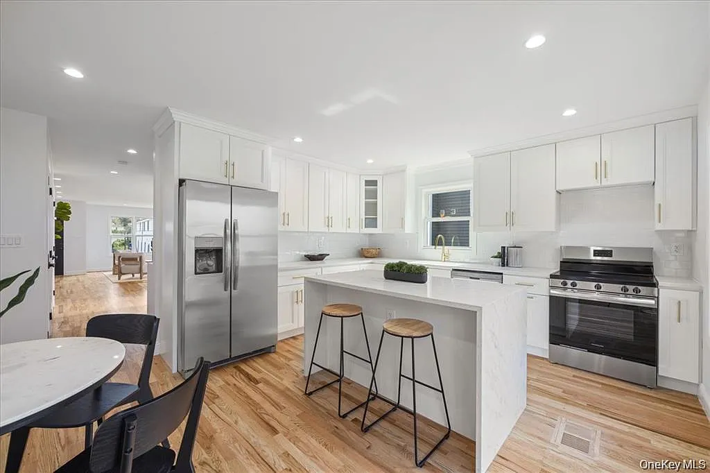 3 bed, 2500 sqft, $6,000 — Photo 2