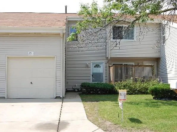 251 E Alpine Dr, Glendale Heights, IL 60139