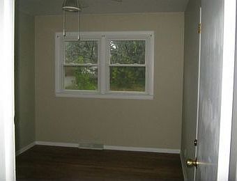 4th image of 220 E Parklane Ave